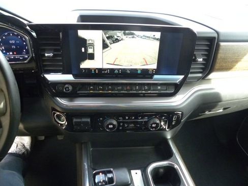 Used 2022 Chevrolet Silverado 1500 High Country w/ Technology Package image 16