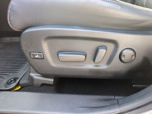 Used 2019 Toyota Highlander Limited Platinum AWD/4WD image 16