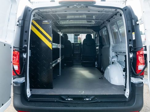 Used 2023 Mercedes-Benz Metris image 7