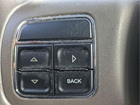 Used 2012 Jeep Grand Cherokee Laredo w/ Laredo E Group image 17