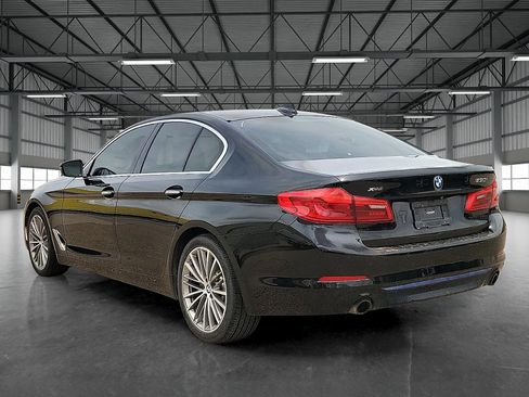Used 2018 BMW 530i xDrive AWD/4WD image 3
