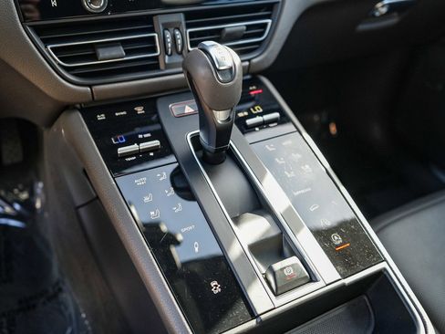 Used 2022 Porsche Macan S AWD/4WD image 19