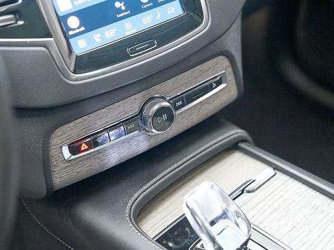 Certified 2024 Volvo XC90 T8 Ultimate w/ Lounge Package AWD/4WD image 16