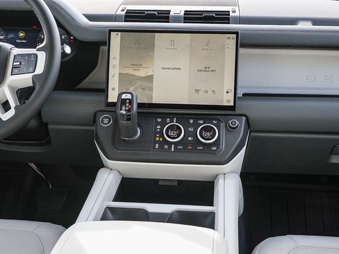 New 2026 Land Rover Defender 110 X-Dynamic SE image 24