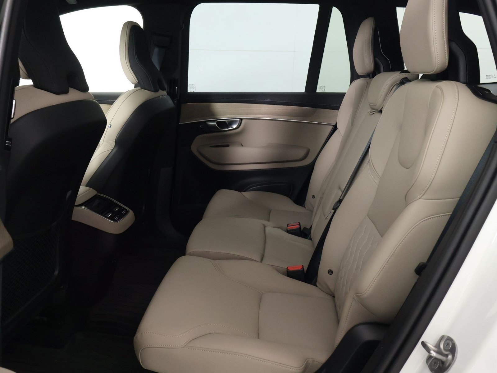 Used 2026 Volvo XC90 B6 Plus w/ Protection Package Premier AWD/4WD image 32