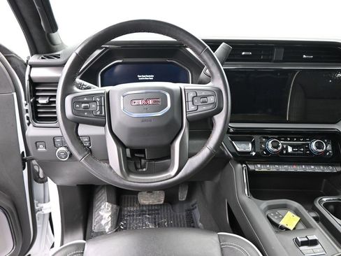 Used 2025 GMC Sierra 2500 AT4X image 17