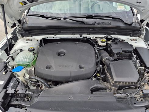 Used 2022 Volvo XC40 T5 Momentum AWD/4WD image 33