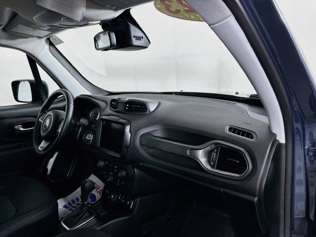 Certified 2023 Jeep Renegade Latitude w/ Premium Group AWD/4WD image 39