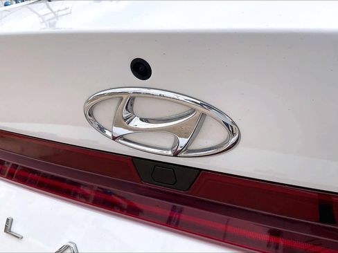 Used 2023 Hyundai Elantra Blue image 29