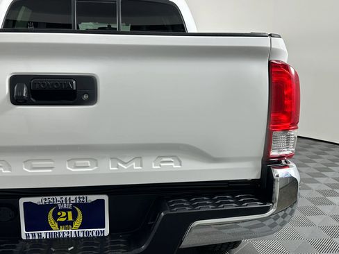 Used 2017 Toyota Tacoma SR5 w/ Tow Package AWD/4WD image 11