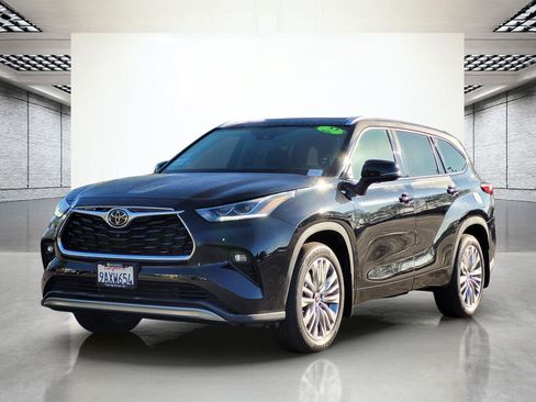 Used 2022 Toyota Highlander Platinum image 11
