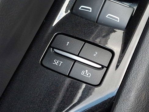 Used 2024 Cadillac Escalade Premium Luxury image 27