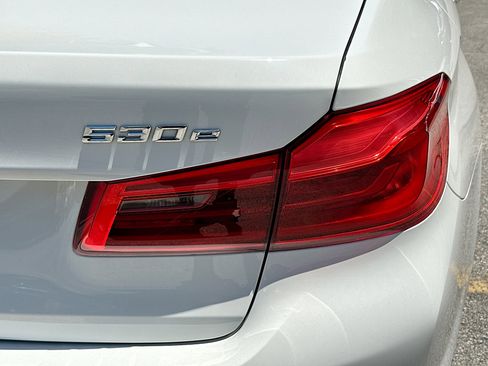 Used 2018 BMW 530e image 32