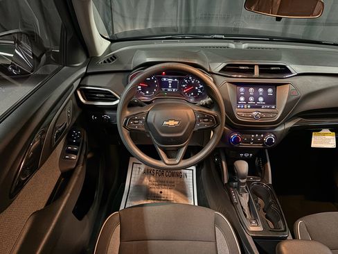 Used 2023 Chevrolet TrailBlazer LS FWD image 9