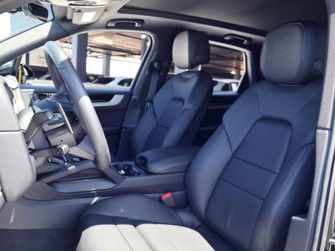 Certified 2025 Porsche Cayenne E-Hybrid AWD/4WD image 5