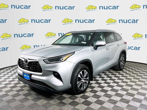 Used 2021 Toyota Highlander XLE image 3