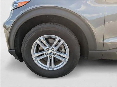 Used 2024 Ford Explorer XLT image 9