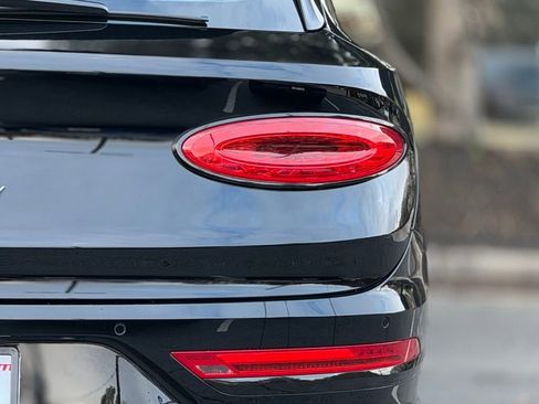 Used 2023 Bentley Bentayga image 16