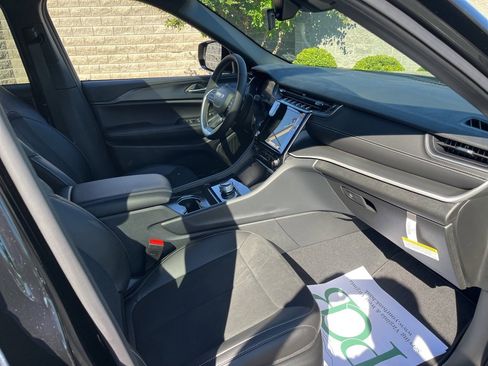 New 2025 Jeep Grand Cherokee L Altitude image 10