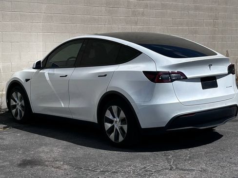 Used 2021 Tesla Model Y Long Range AWD/4WD image 3