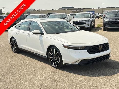 Used 2023 Honda Accord Touring image 2