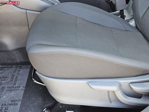 New 2025 Nissan Kicks Play S image 19