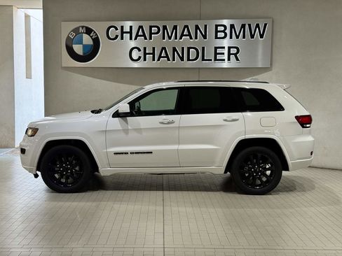Used 2021 Jeep Grand Cherokee Laredo X AWD/4WD image 3