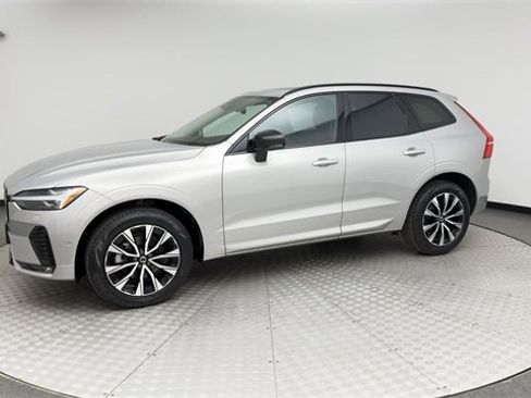 Certified 2025 Volvo XC60 B5 Plus image 6