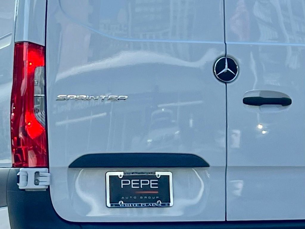 Used 2025 Mercedes-Benz Sprinter 2500 image 6
