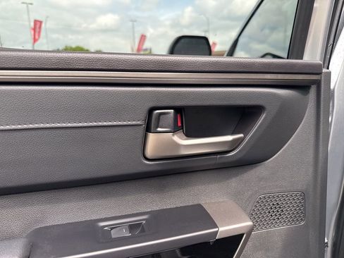Used 2024 Toyota Tundra Limited AWD/4WD image 31