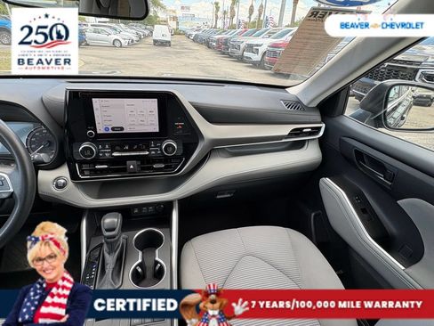Used 2023 Toyota Highlander L FWD image 17