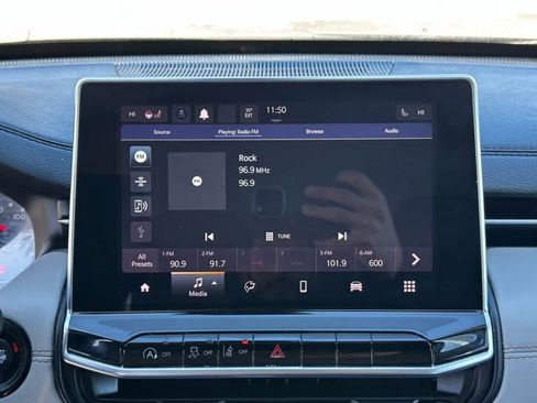 Used 2022 Jeep Compass Limited image 16