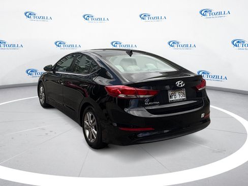 Used 2017 Hyundai Elantra SE FWD image 3