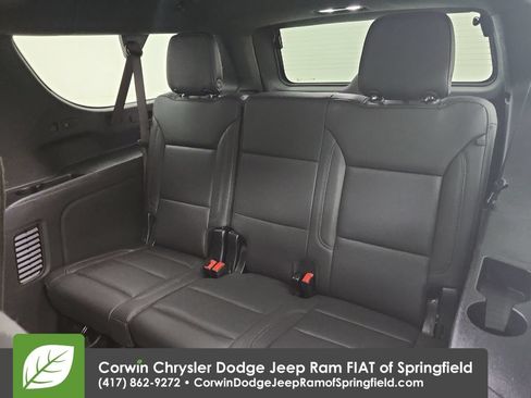 Used 2025 Chevrolet Suburban LT AWD/4WD image 30
