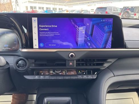 Used 2024 Toyota Crown XLE image 12