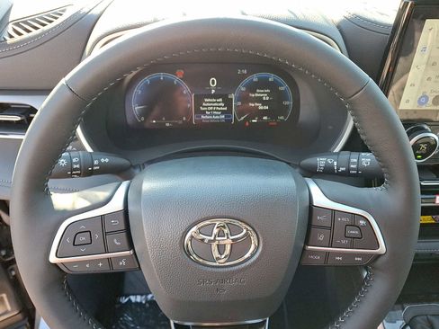 New 2026 Toyota Highlander Limited AWD/4WD image 9
