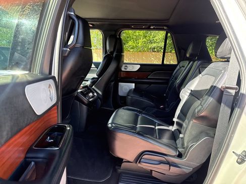 Used 2021 Lincoln Navigator L Reserve AWD/4WD image 19