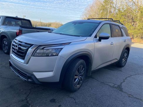 Used 2024 Nissan Pathfinder SV w/ SV Premium Package image 1