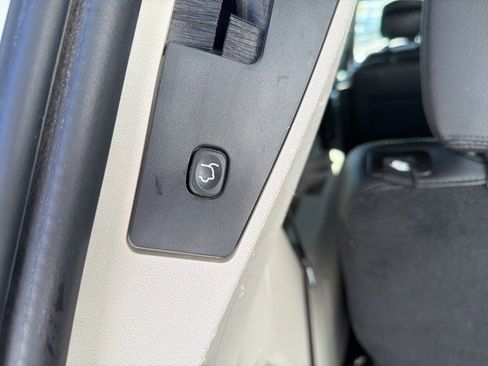 Used 2018 Dodge Grand Caravan SXT image 15