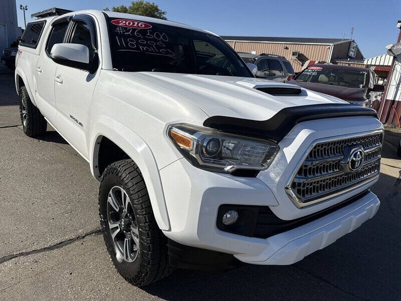 Used 2016 Toyota Tacoma TRD Sport AWD/4WD image 11
