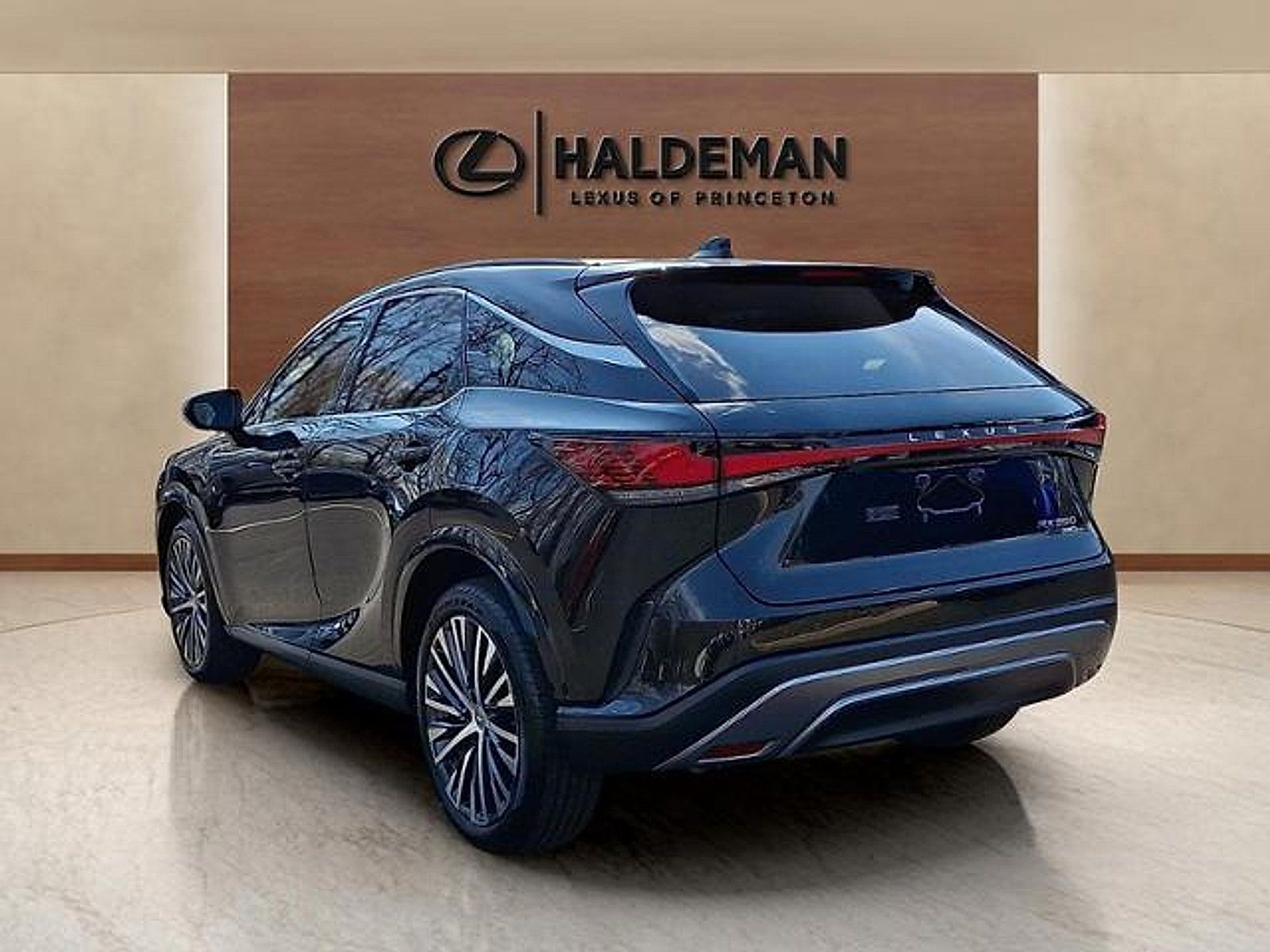 Certified 2023 Lexus RX 350 Premium Plus w/ Accessory Package AWD/4WD image 4