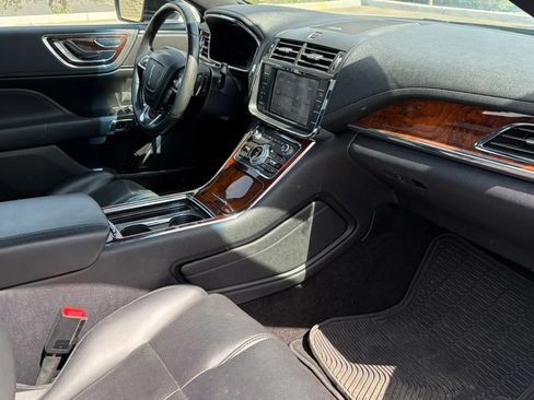 Used 2019 Lincoln Continental Select w/ Continental Climate Package AWD/4WD image 14