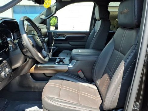 Used 2024 Chevrolet Silverado 2500 High Country w/ Technology Package AWD/4WD image 15