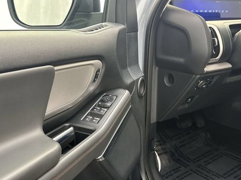 Used 2025 Ford Expedition Active AWD/4WD image 9