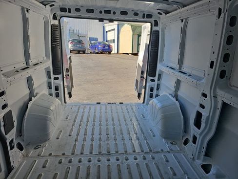Used 2025 RAM ProMaster 2500 w/ Convenience Group image 12
