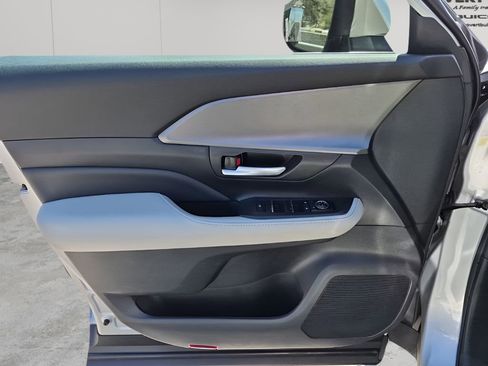 Used 2024 Toyota Grand Highlander XLE image 26