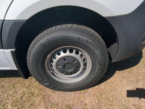 Used 2025 Mercedes-Benz Sprinter 2500 image 21