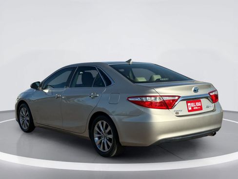Used 2016 Toyota Camry XLE w/ Moonroof Package FWD image 4