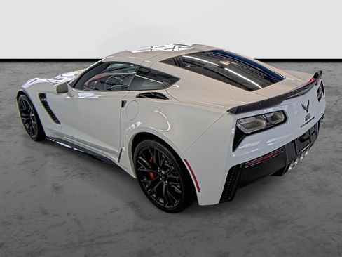 Used 2017 Chevrolet Corvette Z06 image 2
