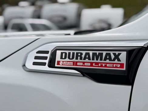 Used 2025 GMC Sierra 3500 Denali AWD/4WD image 9